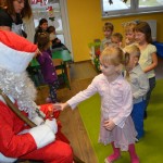 Zabawa Św. Mikołaja z dziećmi