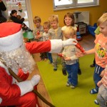 Zabawa Św. Mikołaja z dziećmi