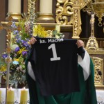 Podziękowanie księdzu Maciejowi Szczodrowskiemu za 5- letnią posługę kapłańską