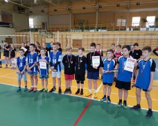 UKS RELAKS  II MIEJSCE W CZŁUCHOWIE W MINISIATKÓWCE „3”