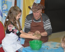 Lepienie garnków z gliny