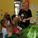 Mikołajkowa wizyta przedszkolaków w bibliotece