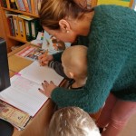 Mikołajkowa wizyta przedszkolaków w bibliotece