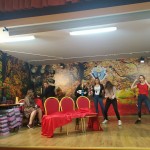 Teatralne zakończenie ferii  biblioteczno-szkolnej grupy teatralnej